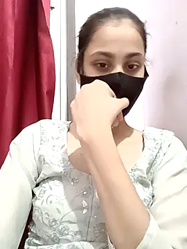 saniyamirza000777 online show from May 1, 2026, 1:59 pm