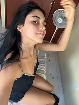 mia moonna online show from June 13, 2026, 12:25 pm