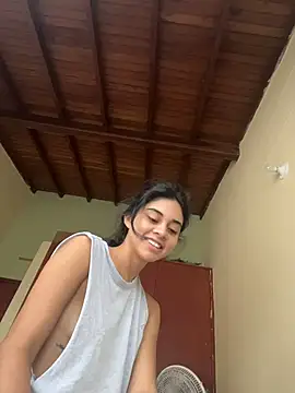 mia moonna online show from June 25, 2026, 12:20 pm