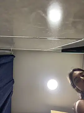 mia moonna online show from July 28, 2026, 2:13 pm