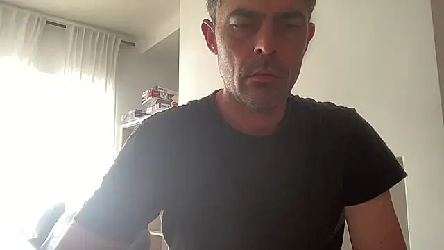 Riccardo86xx online show from May 3, 2026, 1:50 pm