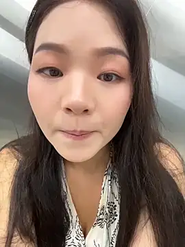 xiaochengzi505 online show from June 4, 2026, 12:49 am