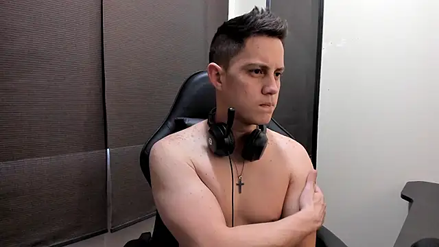 KendricTorres online show from July 10, 2026, 1:47 pm