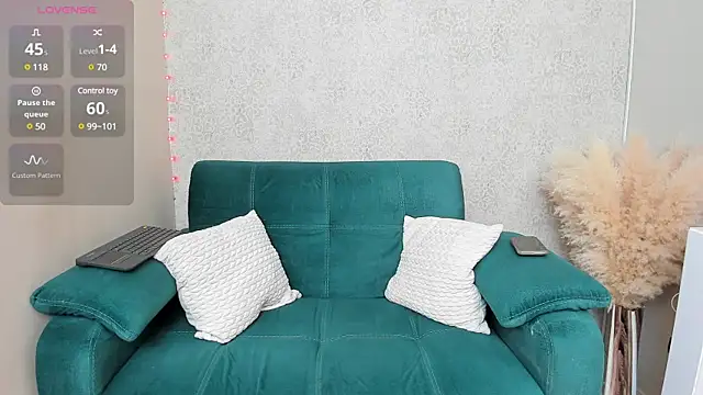 paolarey online show from February 19, 2025, 11:06 am