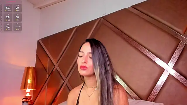 scarlethcollins  online show from May 6, 2026, 11:59 am