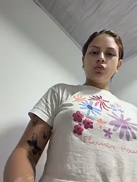 HayleyRoss  online show from June 20, 2026, 10:23 pm