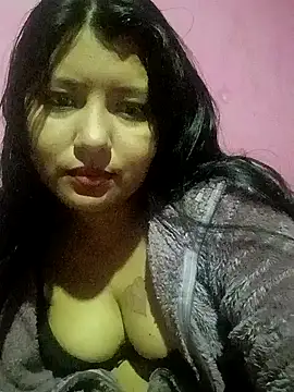Estrellitadelmar online show from May 6, 2026, 1:03 am