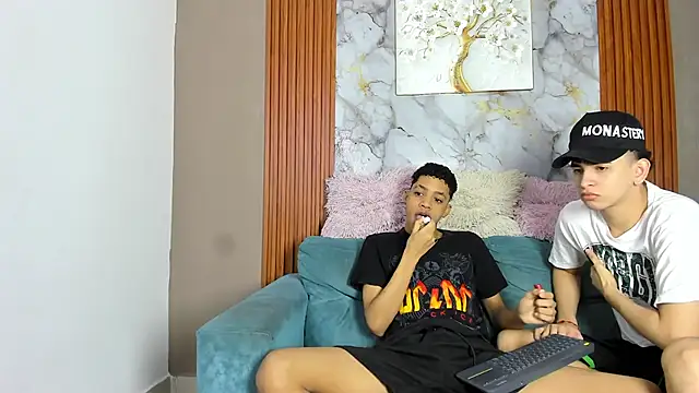 LOVE GUYS1 online show from May 18, 2026, 1:17 pm