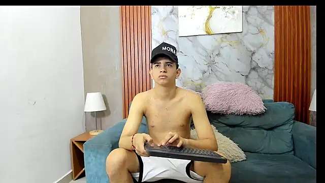 LOVE GUYS1 online show from July 13, 2026, 1:25 pm