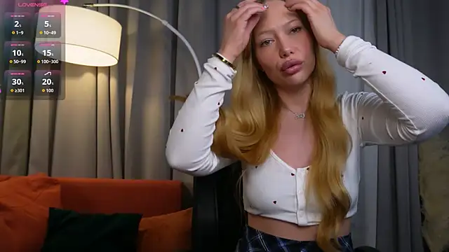  Mila Luna  online show from June 13, 2026, 9:02 pm