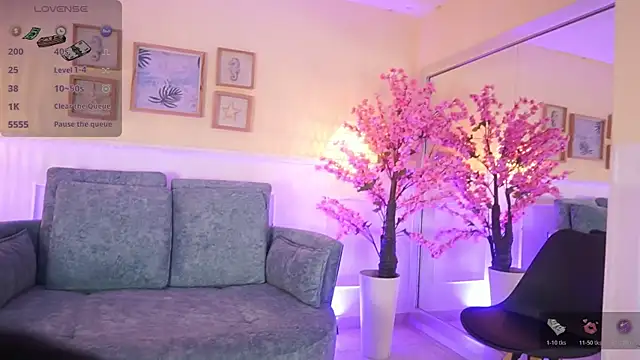 VioletJoness  online show from July 7, 2026, 11:36 am