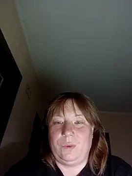 MikkiLove777 online show from May 3, 2026, 9:43 pm