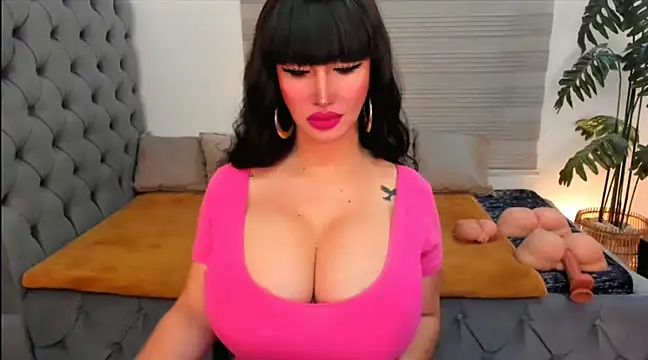 Snapshot of PlayfullMaria chatting on December 17, 2024, 2:55 am PlayfullMaria online show from December 17, 2024, 2:55 am