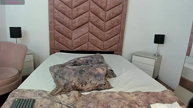 CoralRuiz online show from May 9, 2026, 8:36 pm