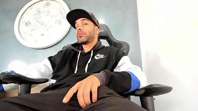 kevin collins76 online show from June 5, 2026, 1:39 pm