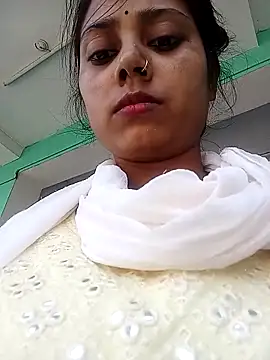 Simmi-00 online show from May 7, 2026, 4:18 am