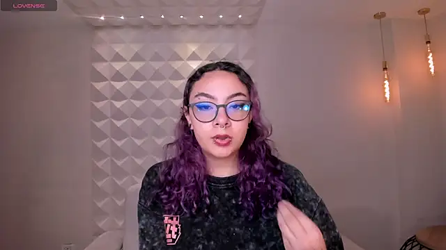 LoiseHarper online show from June 15, 2026, 12:02 am