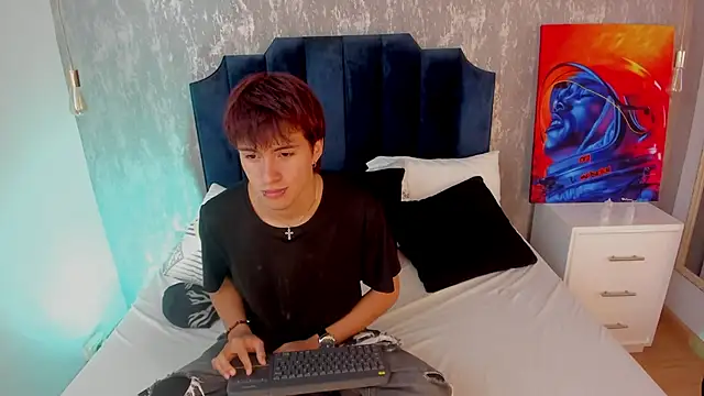 Liam Grayson  online show from May 25, 2026, 12:33 pm