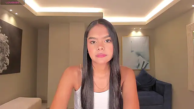 SaphiraJames online show from May 26, 2026, 2:40 am