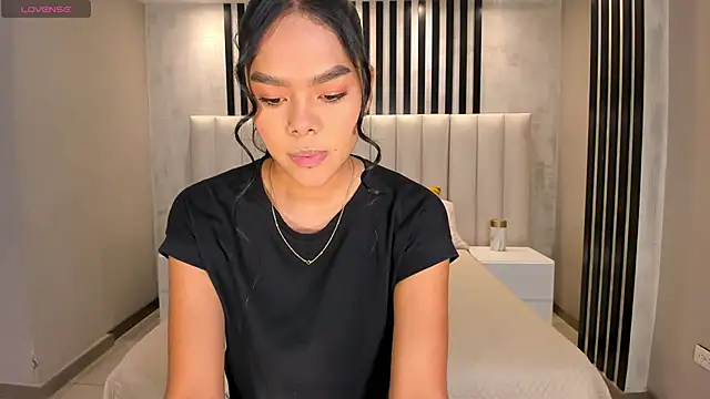 SaphiraJames online show from May 28, 2026, 2:20 am