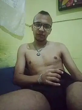 Marciosafado25 online show from May 3, 2026, 10:27 pm