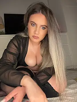 SensualQueenX online show from May 6, 2026, 8:58 pm