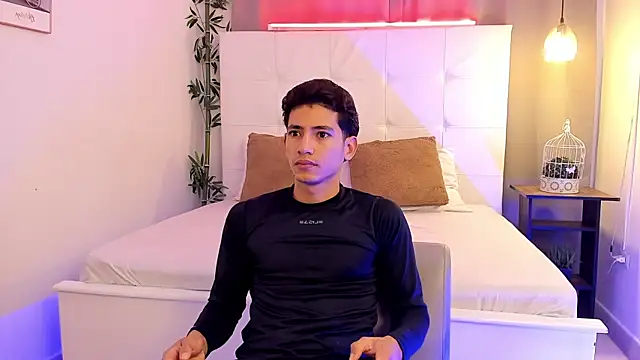 Snapshot of Alejo-and-Thiago chatting on June 18, 2026, 12:09 pm Alejo-and-Thiago online show from June 18, 2026, 12:09 pm