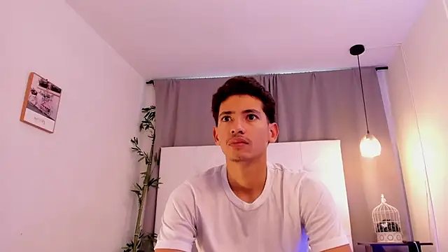 Snapshot of Alejo-and-Thiago chatting on July 2, 2026, 12:22 pm Alejo-and-Thiago online show from July 2, 2026, 12:22 pm
