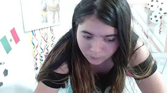 Laurha  online show from June 25, 2026, 7:29 pm