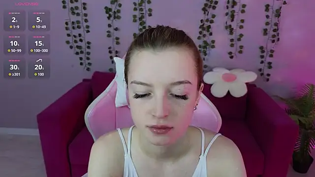 Eva Th0mpson online show from June 22, 2026, 1:07 am