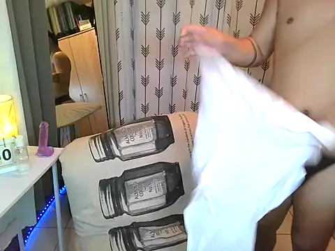 Ashtonfuckingboi online show from May 12, 2026, 5:21 pm