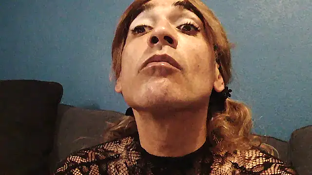Camfreed online show from May 7, 2026, 3:56 am