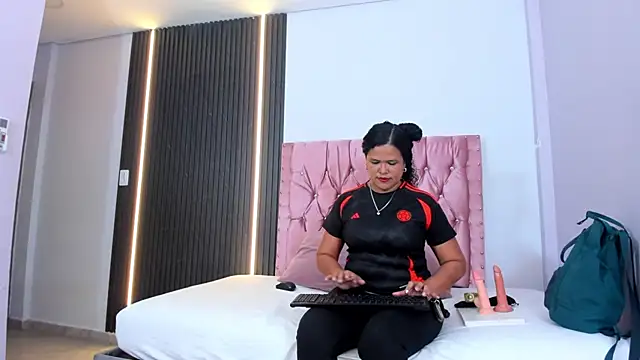 aisha moore online show from July 7, 2026, 7:29 pm