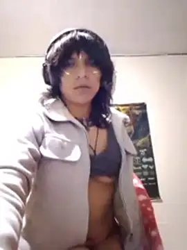 Liil bunny online show from May 13, 2026, 4:21 am