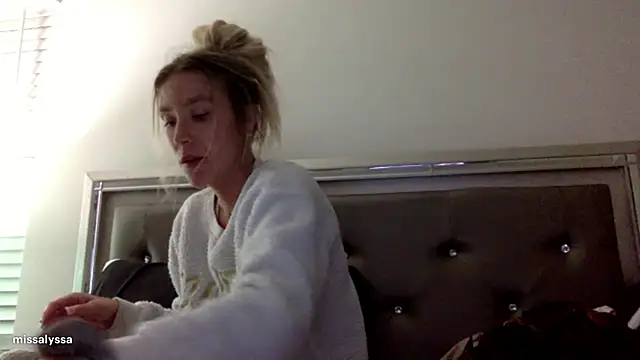 Misss alyssaaa online show from May 27, 2026, 4:20 am