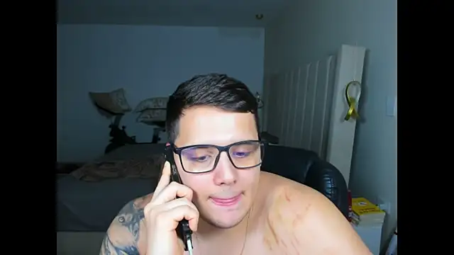 of dyllanbukar09 online show from May 4, 2026, 12:06 am