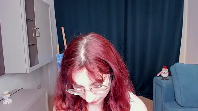 ElaNaecker online show from May 18, 2026, 7:09 pm