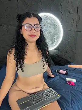 JuliRogers online show from May 25, 2026, 8:59 pm