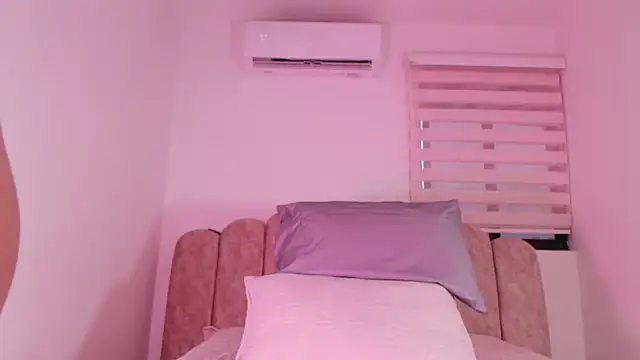 Snapshot of Malaia_thompson_ chatting on June 4, 2026, 12:00 pm Malaia thompson online show from June 4, 2026, 12:00 pm