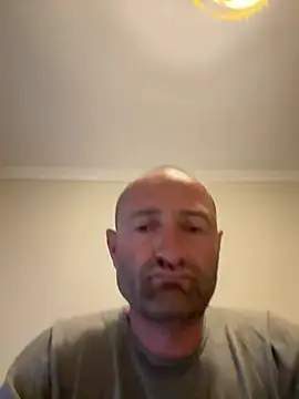 Snapshot of vladgree chatting on May 5, 2026, 5:04 am vladgree online show from May 5, 2026, 5:04 am