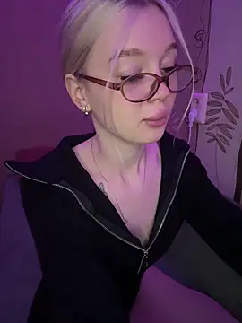 Velvet Doll  online show from May 29, 2026, 4:54 am