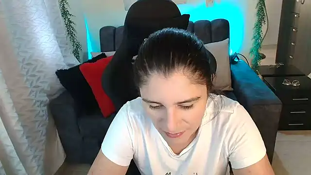LUCYMILF SEXY online show from July 18, 2026, 3:05 pm
