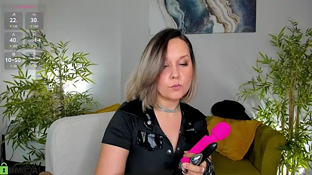 Nikki Mi1k online show from May 12, 2026, 9:28 am