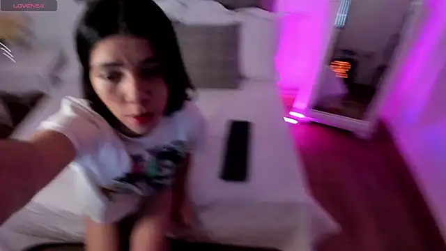 cutesofiaa online show from May 27, 2026, 6:38 pm