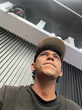 Snapshot of thecamilo chatting on May 27, 2026, 7:33 pm thecamilo online show from May 27, 2026, 7:33 pm