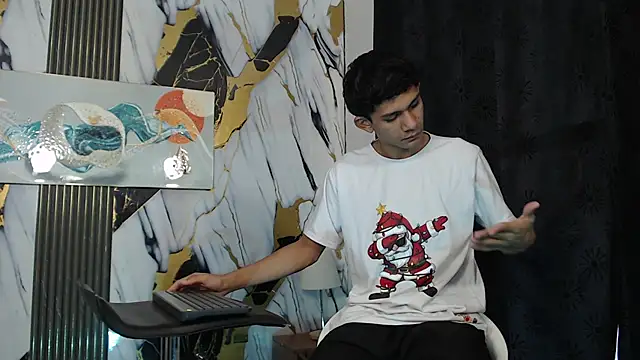 TWINKS BOYSX online show from June 9, 2026, 1:23 pm