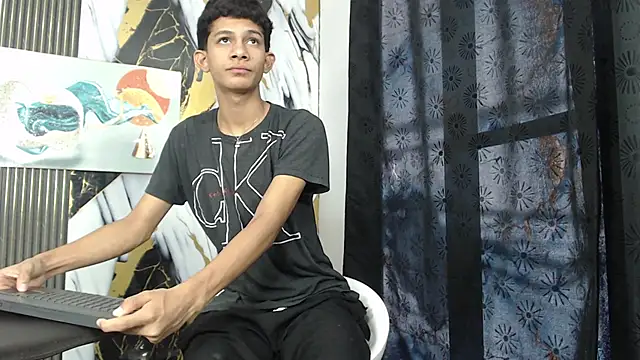 TWINKS BOYSX online show from June 11, 2026, 1:53 pm