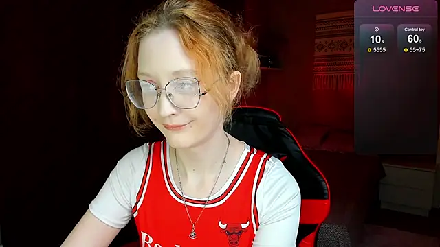 Snapshot of LunaTerry chatting on June 2, 2026, 7:54 am LunaTerry online show from June 2, 2026, 7:54 am
