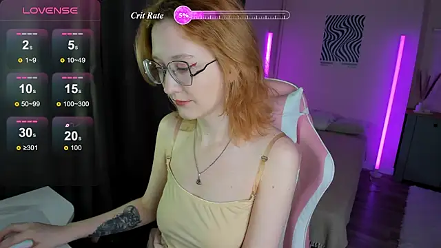 Snapshot of LunaTerry chatting on June 19, 2026, 8:18 am LunaTerry online show from June 19, 2026, 8:18 am