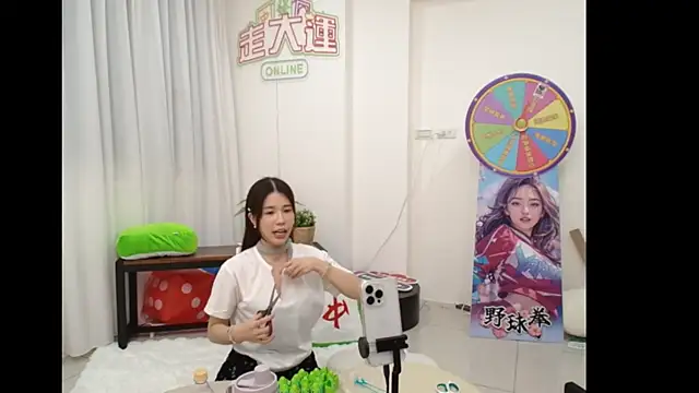 Snapshot of Qjiang202605 chatting on May 23, 2026, 11:14 am Qjiang202605 online show from May 23, 2026, 11:14 am